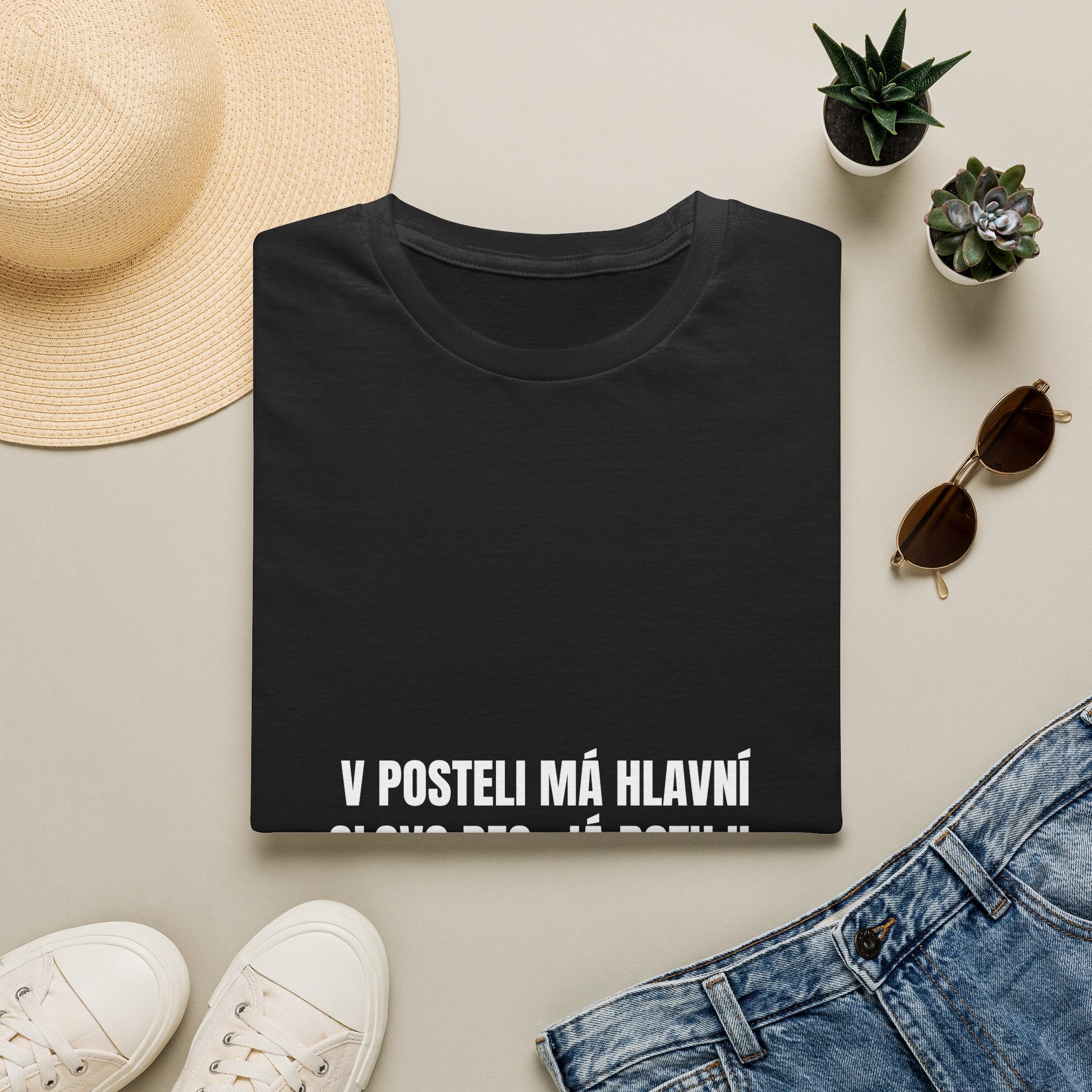V POSTELI MÁ HLAVNÍ SLOVO PES. JÁ ROTUJI.